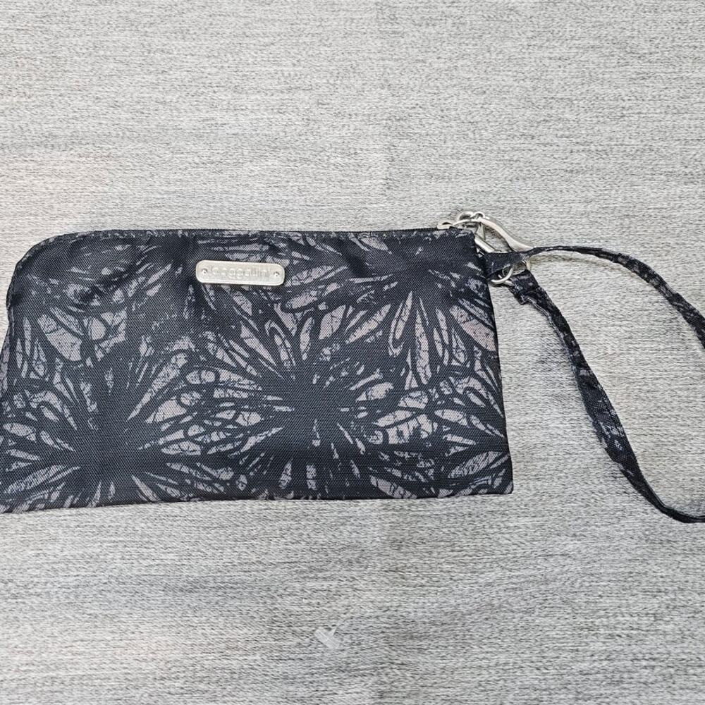 Baggallini RFID Onyx Floral Go Phone Wristlet Clutch Wallet Black Gray Floral